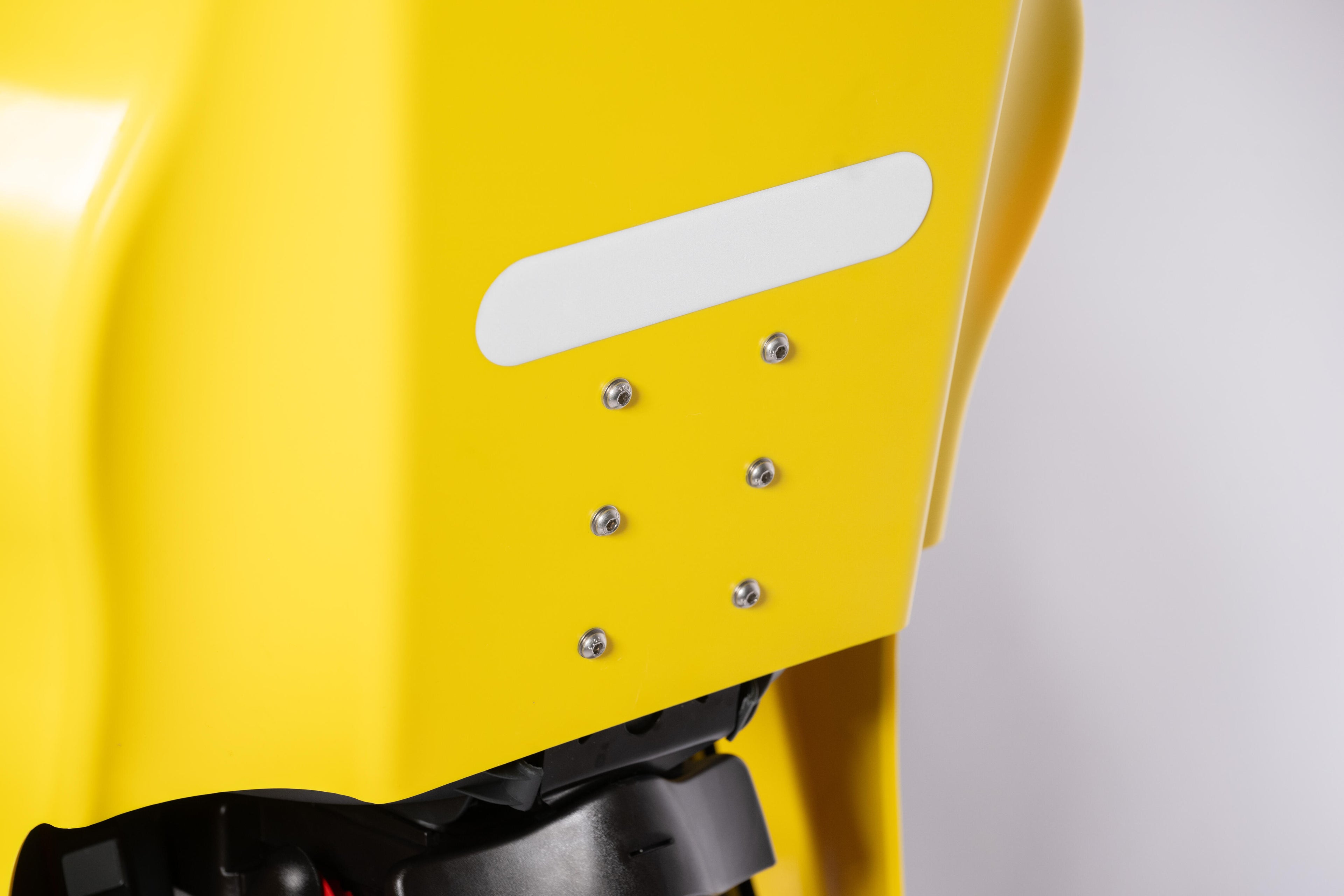 Rear fastenings